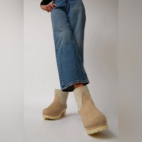 No.6 NWOT 5" Pull On Shearling Clog Boot on High Heel in Bone Suede - Picture 4 of 16